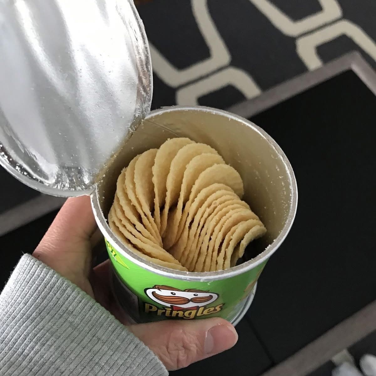 بطاطس برينجلز صغيرة 